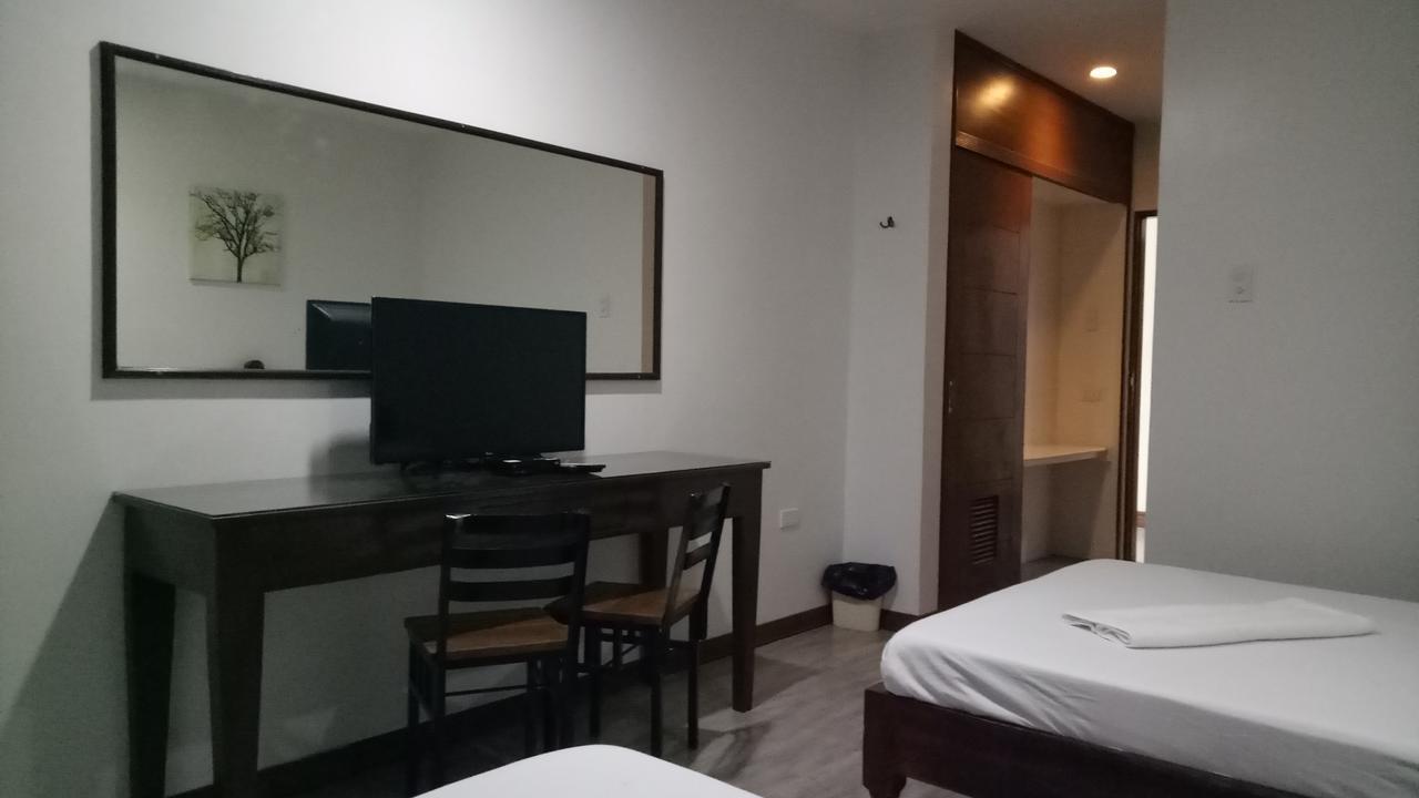 Northwood Hotel Alaminos Exterior photo